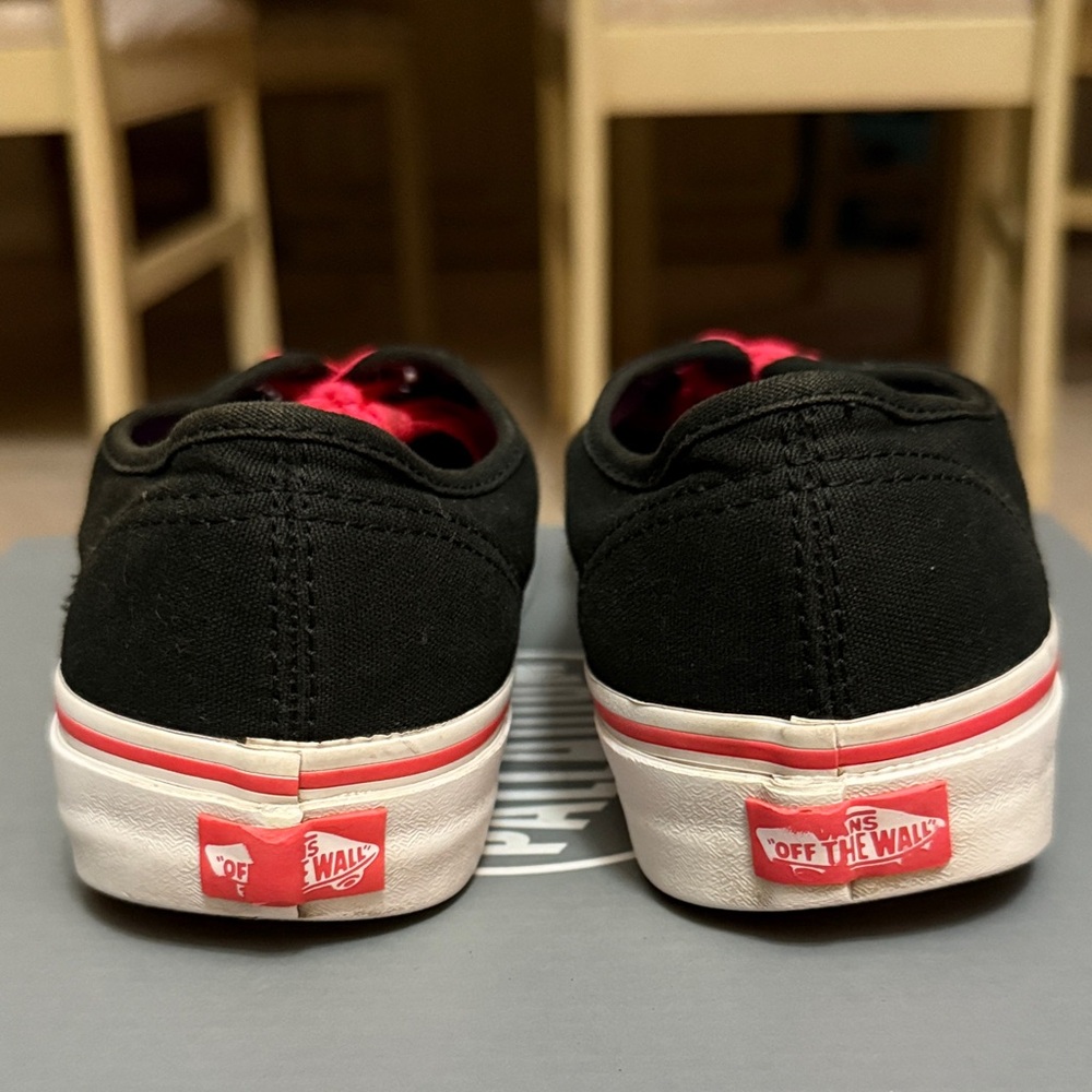 Vans Black and Red Unisex Sneakers size 8 woman or men 6.5 - Picture 5 of 10